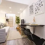 1 Bedroom Flat In Nyar Str., Central