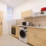 2 Bedroom Flat In Nyar Str., Boutique