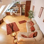 Beautiful Apartment With Ac
