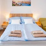 Sweet Home Apartman , 30Sqm Studio, Free Private Parking, Mountain View, Balcony, 20 Min From Downtown
