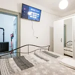 Cosy Central Apartment At River