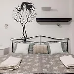 Cosy Central Apartment At River
