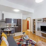 Cozy Home By Bella In The Heart Of Budapest