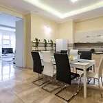 Luxury Downtown Home By Anna