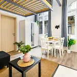 Avenue Loft Apartments J52