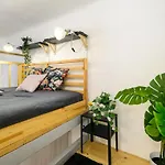 Avenue Loft Apartments J52