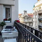 Luxury Downtown Home By Anna