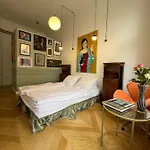 Unique Artistic Apartment By H\'Ereggi