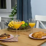 Avenue Loft Apartments J52