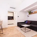 Eszter\'S Lovely Downtown Apartment