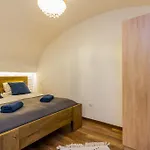 Charming Central Residence By Newave Apartments