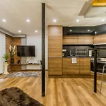 Charming Central Residence By Newave Apartments