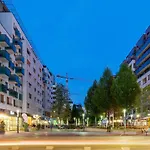 Corvin Promenade With Free Parking