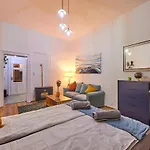 Uhu\'S Golden Soho Residence