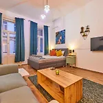 Uhu\'S Golden Soho Residence