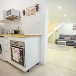 Cosy Two Bedroom Flat In Josika Street, Paprika