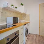 Cosy Flat In Akacfa Str., Aya