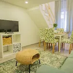 Cosy Flat In Akacfa Str., Aya