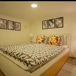 Cosy Flat In Akacfa Str., Aya