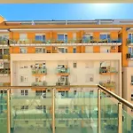 Cosy Living Apartment W Balcony