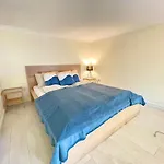 Pearl Lux Residency