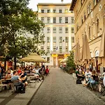 Sunny Dots Apartment - Free Parking!