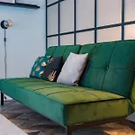 Designer Flat Heart Of The City
