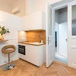 Charming Studio - In The Downtown