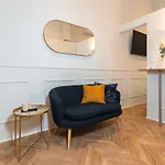 Charming Studio - In The Downtown