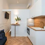 Charming Studio - In The Downtown