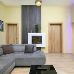Downtown Deluxe-Two Bedroom Apartment With Sauna