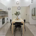 Magpie Apartment