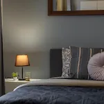 Spacious & Cozy Downtown Apartment With Balcony