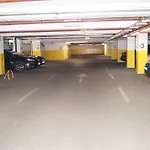 Apartment Sinko - Free Garage Parking, Central, 2 Bedrooms 4 Single Beds, Flexi Check-Out