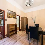 Oktogon Beautiful Relaxing Apartment