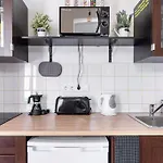 Vintage Style Cozy Downtown Apartment.