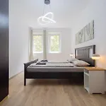 Spring House With Free Private Parking