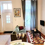 Travelers Award Winning Place In The Heart Of Budapest Apartment Kamilla