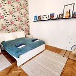 Travelers Award Winning Place In The Heart Of Budapest Apartment Kamilla