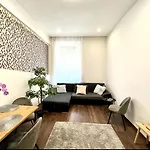 Wonderful Design Apartment In The City Centre