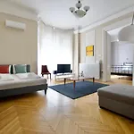 Standard Apartment By Hi5 - Kecskemeti Street Suite