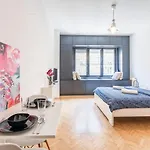 Bright Studio With Parliament View, Free Parking