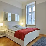 Spacious 1 Bed Basilica Apartment - With Balcony