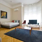 Standard Apartment By Hi5 - Kecskemeti Street Suite