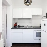 Charming Downtown Hideaway Steps From New York Cafe!