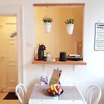 B24 Cosy Small Flat At Center