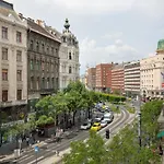 Gde Karoly Apartmant