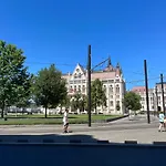 Academy Home - Elegant Place Next To The Parliament