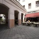 Gozsdu Spacious Apartment