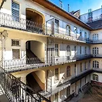 Broadway 2Bedroom Apartment